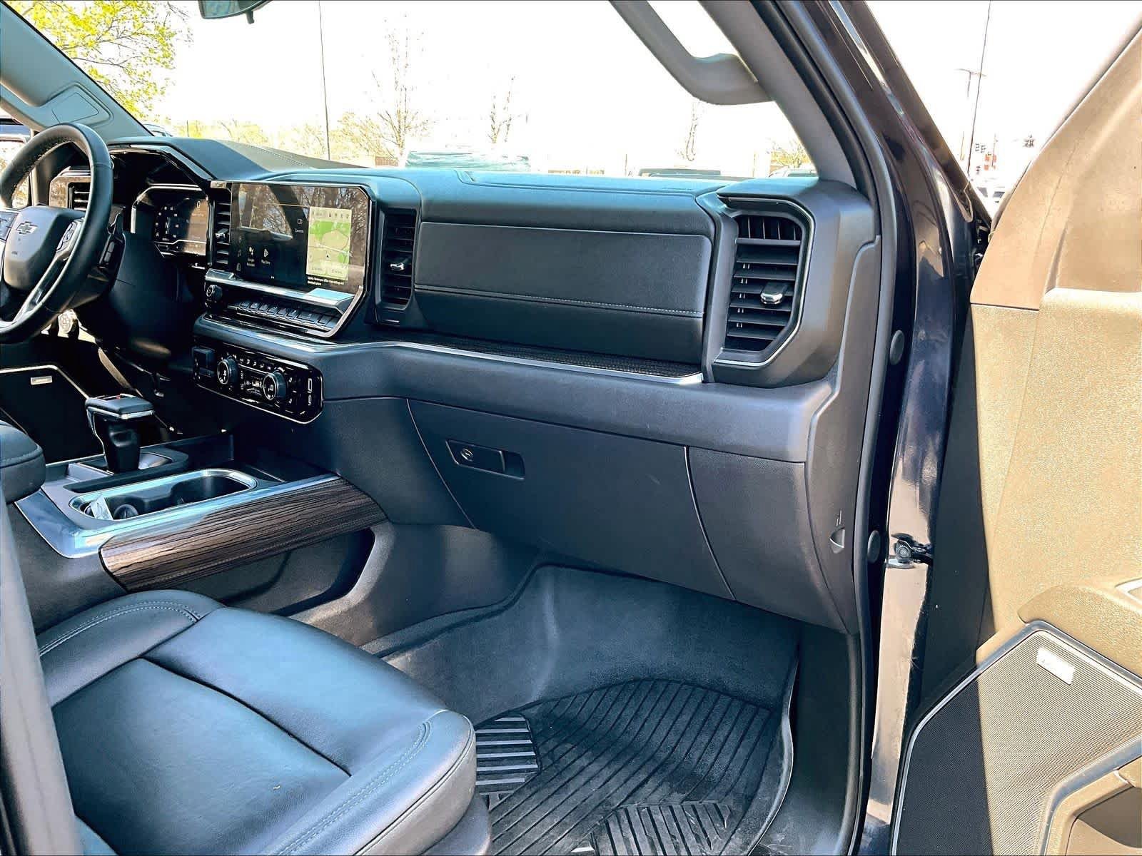 Used 2024 Chevrolet Silverado 1500 LT Trail Boss w/ Convenience Package II AWD/4WD image 13
