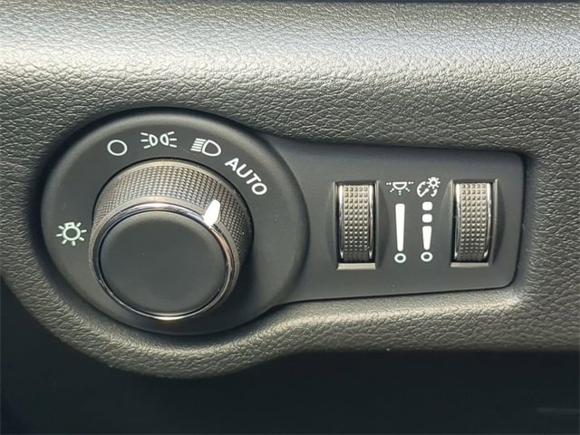 New 2026 Chrysler Voyager LX image 28