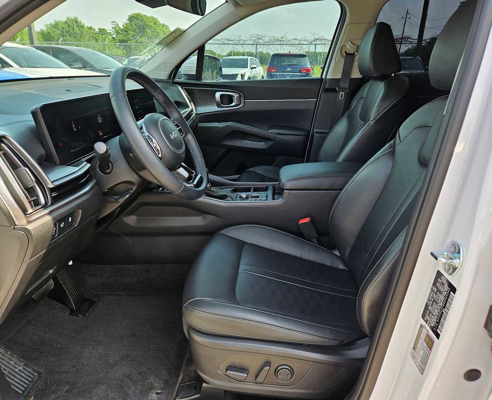 Certified 2025 Kia Sorento EX w/ Panoramic Sunroof Package FWD image 14