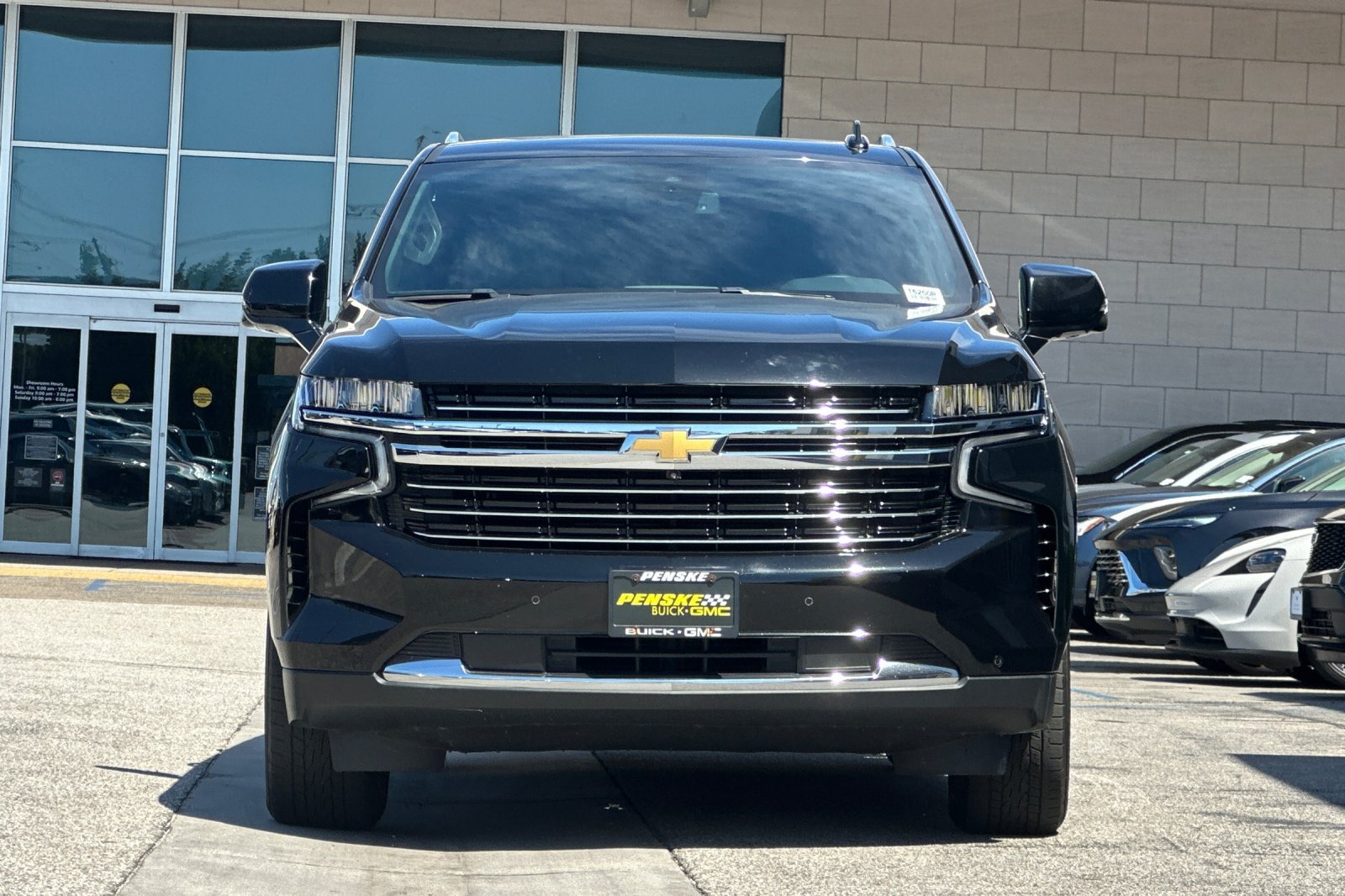 Used 2024 Chevrolet Suburban LT w/ LT Signature Plus Package RWD image 9