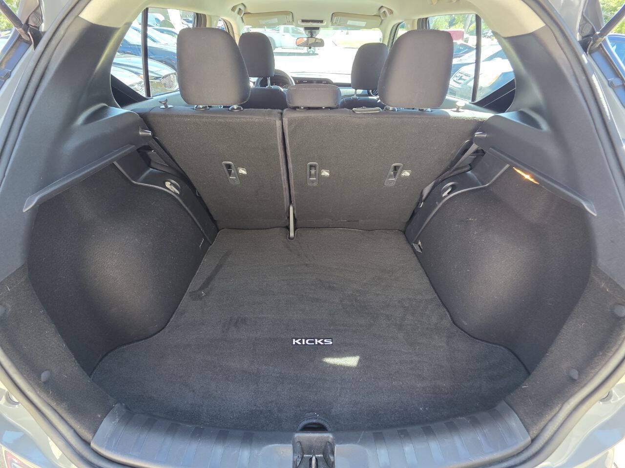Used 2023 Nissan Kicks SV FWD image 18