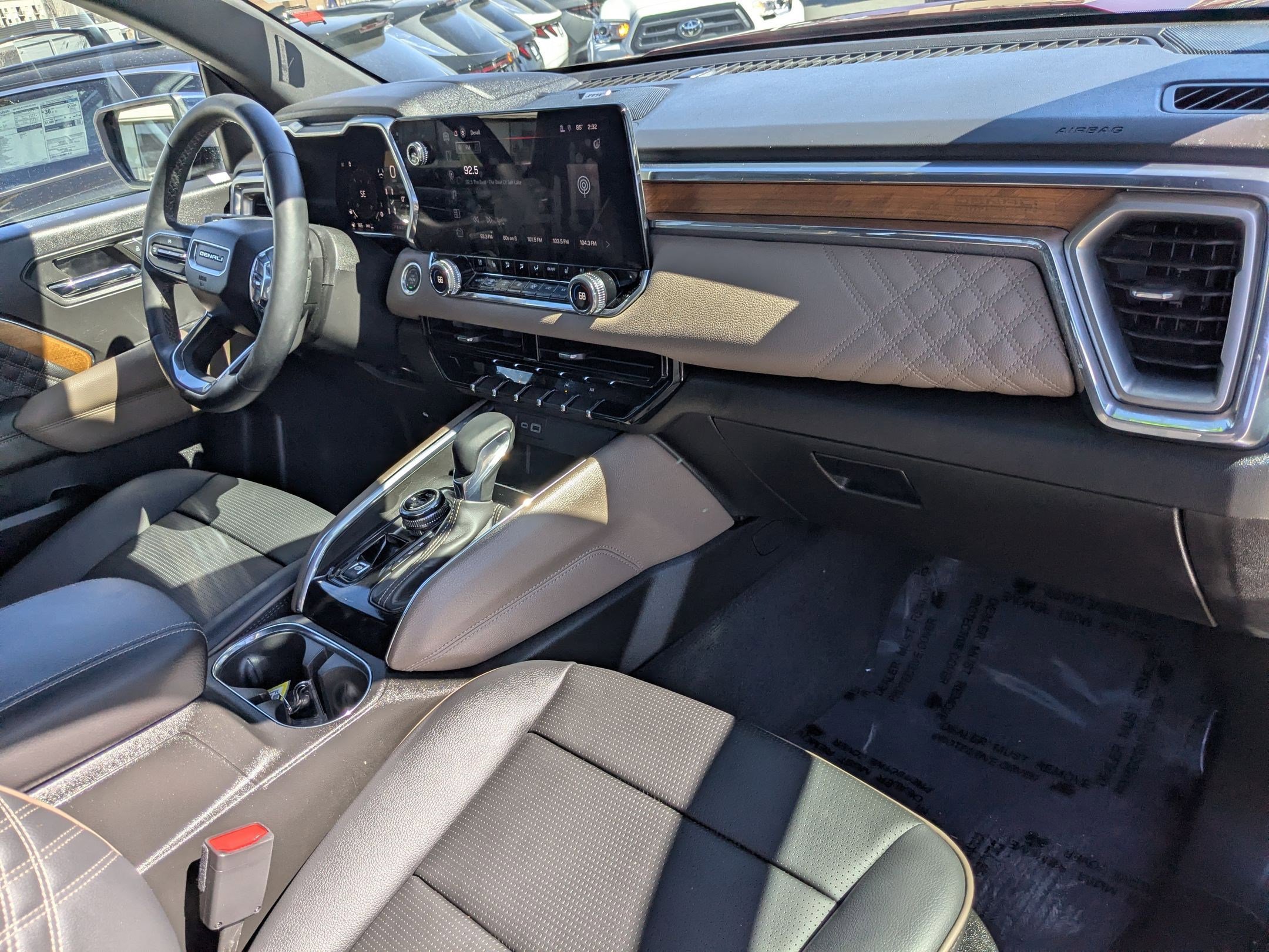 Used 2024 GMC Canyon Denali image 35