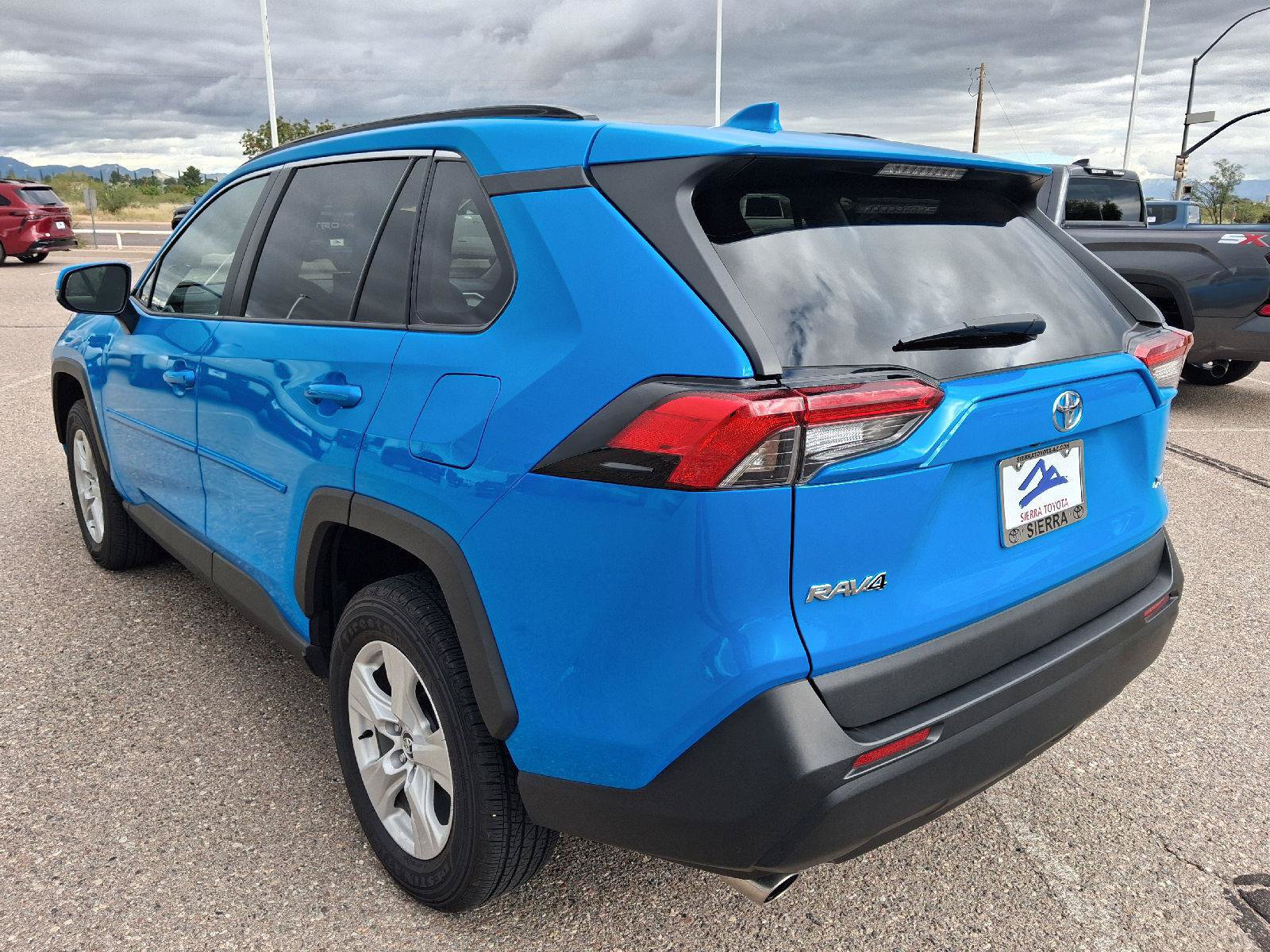 Used 2020 Toyota RAV4 XLE w/ Convenience Package FWD image 3
