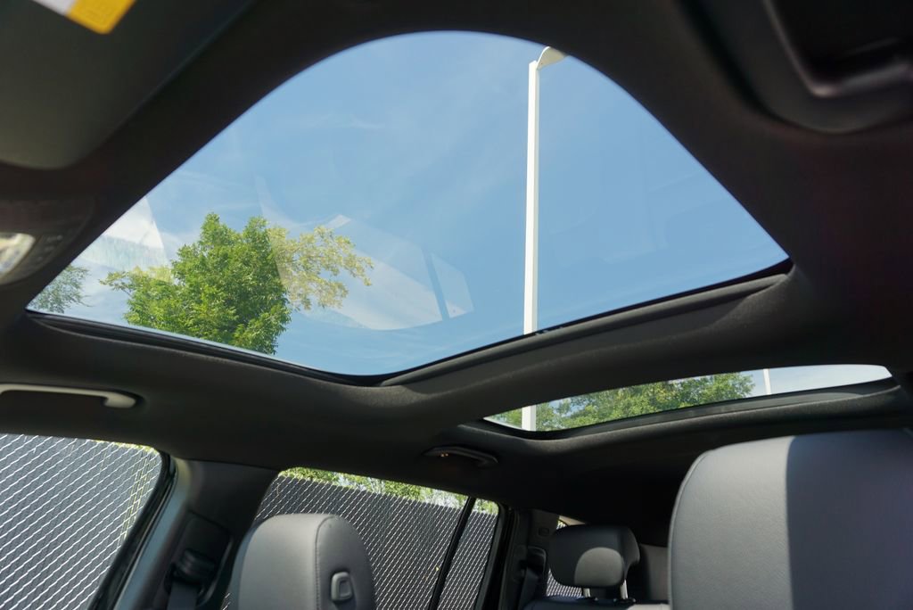 New 2025 Mercedes-Benz GLB 250 4MATIC image 41