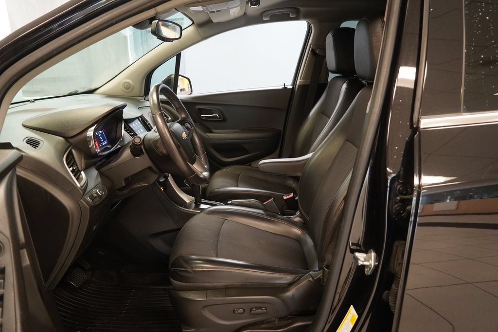 Used 2020 Chevrolet Trax LT w/ LT Convenience Package FWD image 5
