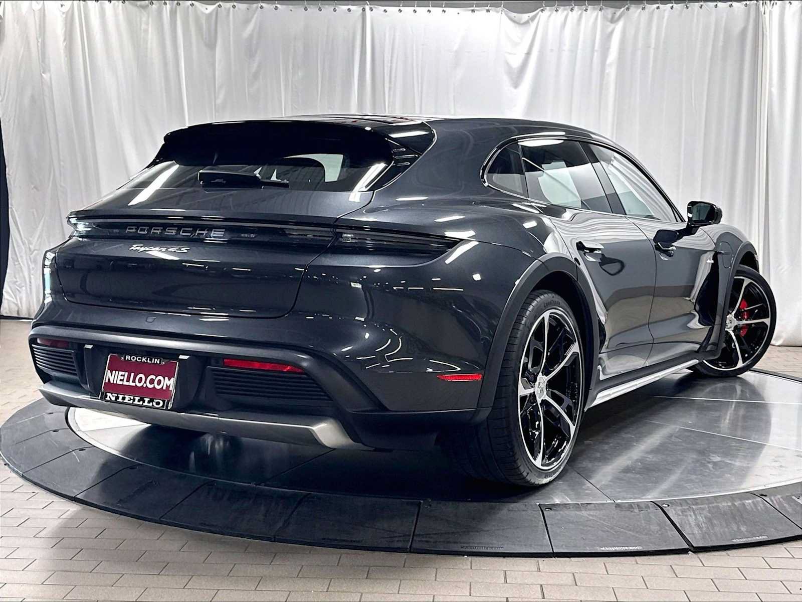 Used 2025 Porsche Taycan 4S AWD/4WD image 9