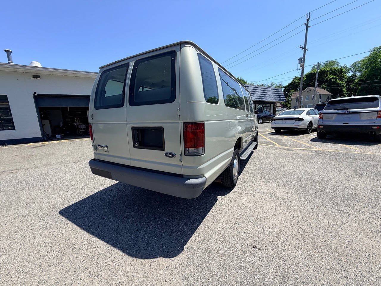 Used 2006 Ford E-350 and Econoline 350 XL RWD image 15