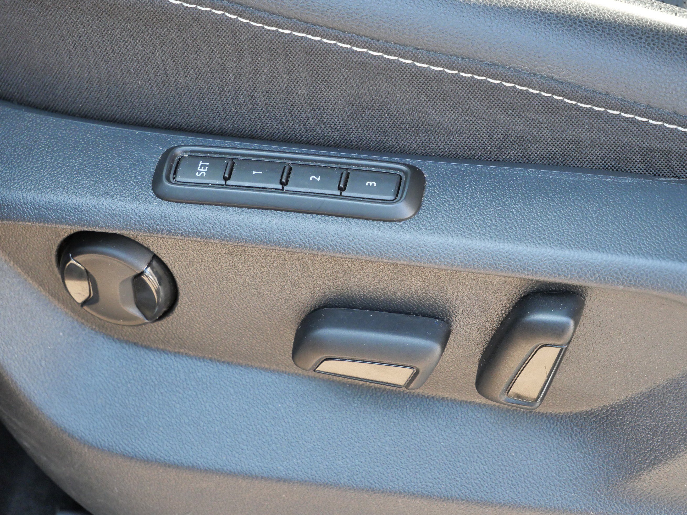 Used 2023 Volkswagen Tiguan SEL R-Line image 20