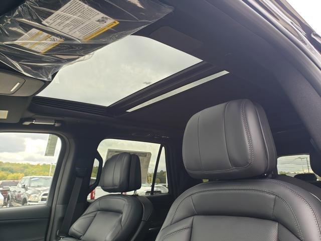 New 2025 Lincoln Navigator L Reserve w/ Jet Appearance Package image 18