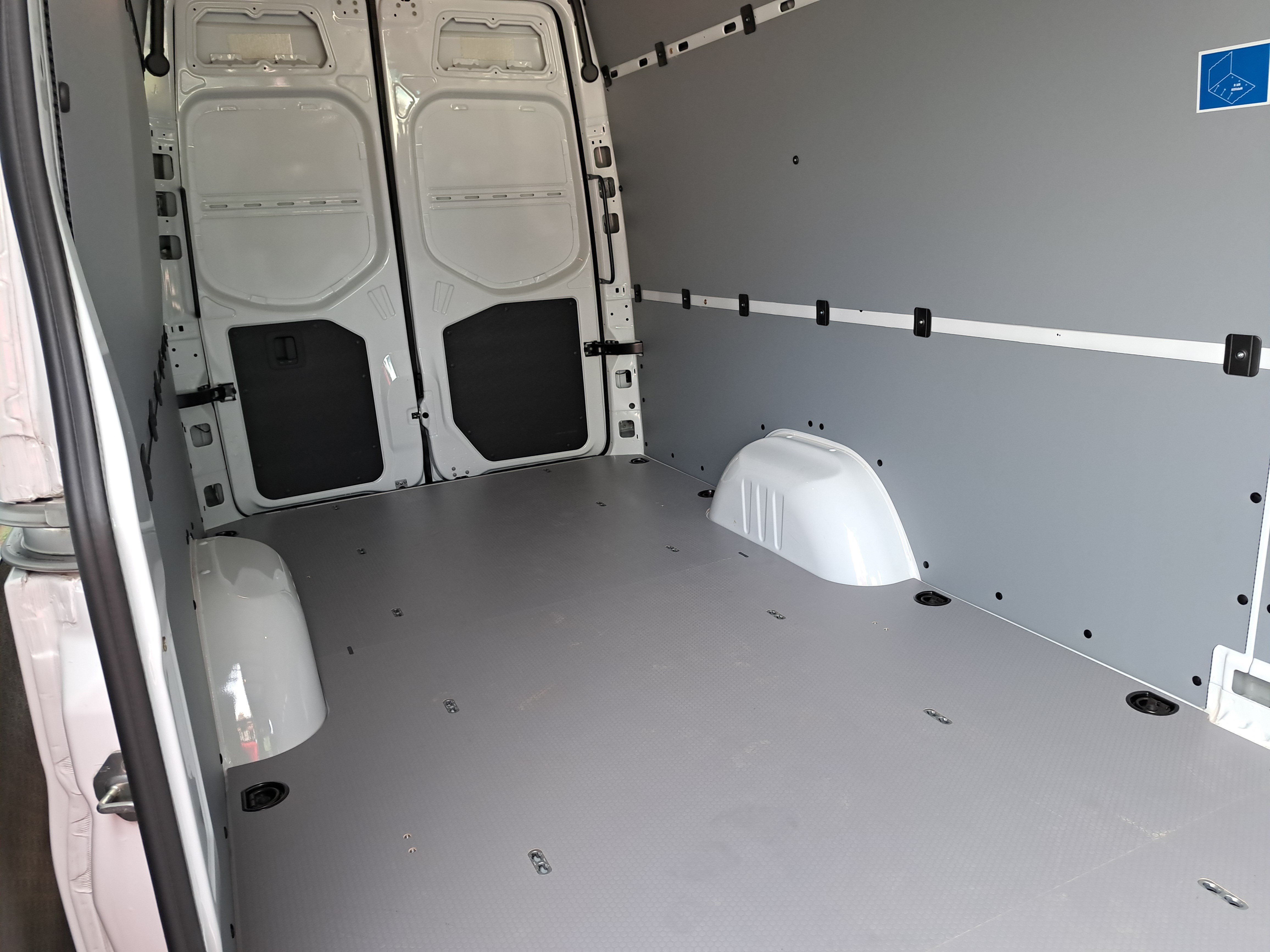 Used 2024 Mercedes-Benz eSprinter 170 Cargo image 14
