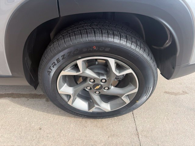 Used 2024 Chevrolet Trax LT w/ Driver Confidence Package FWD image 29