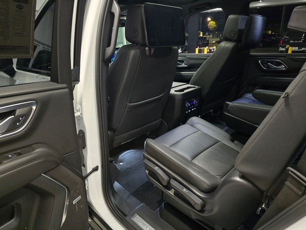 Used 2024 Chevrolet Tahoe Z71 w/ Luxury Package AWD/4WD image 31