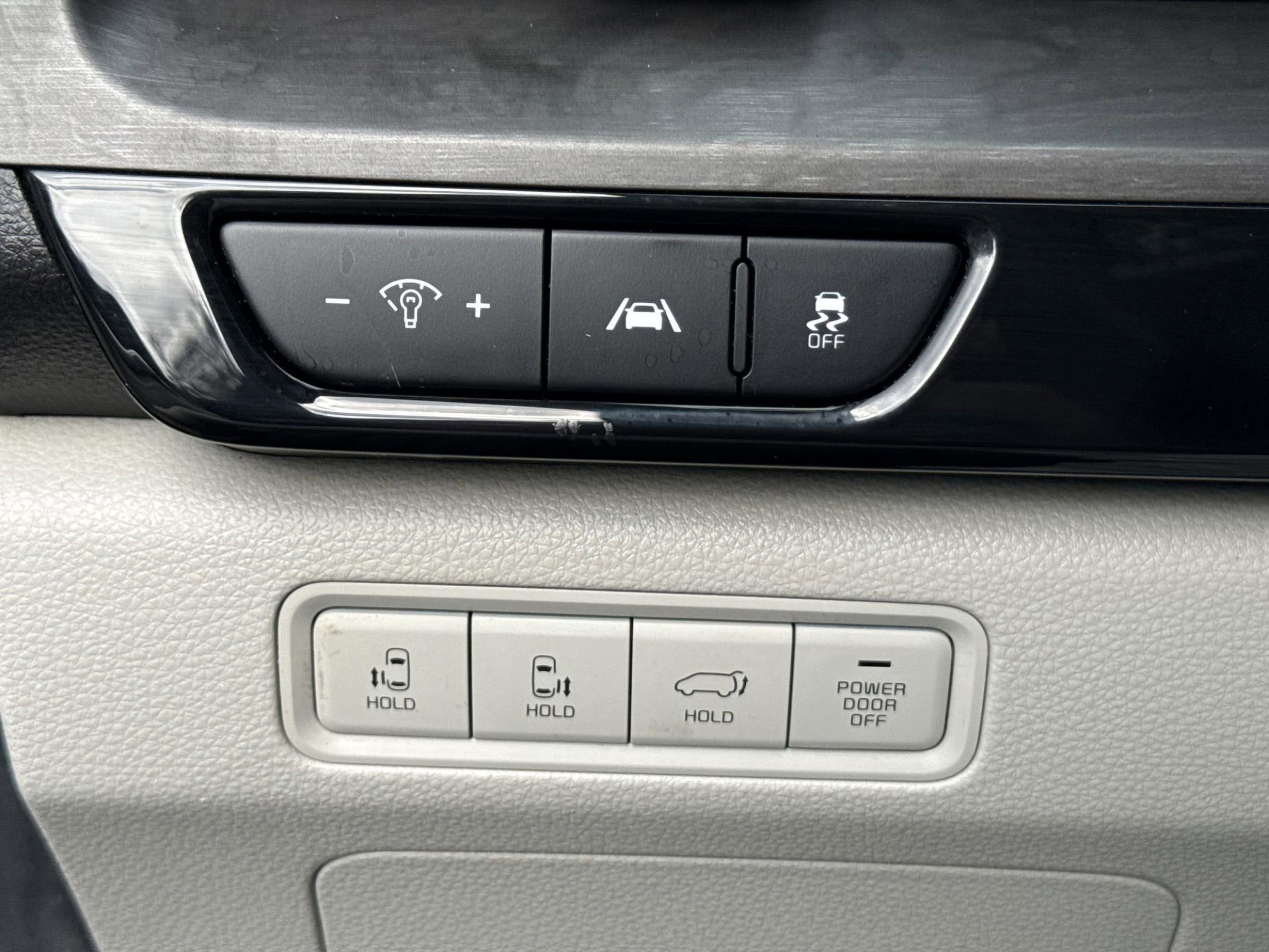 Used 2023 Kia Carnival SX image 28