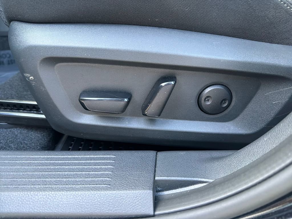 Certified 2023 Nissan Rogue SV FWD image 16