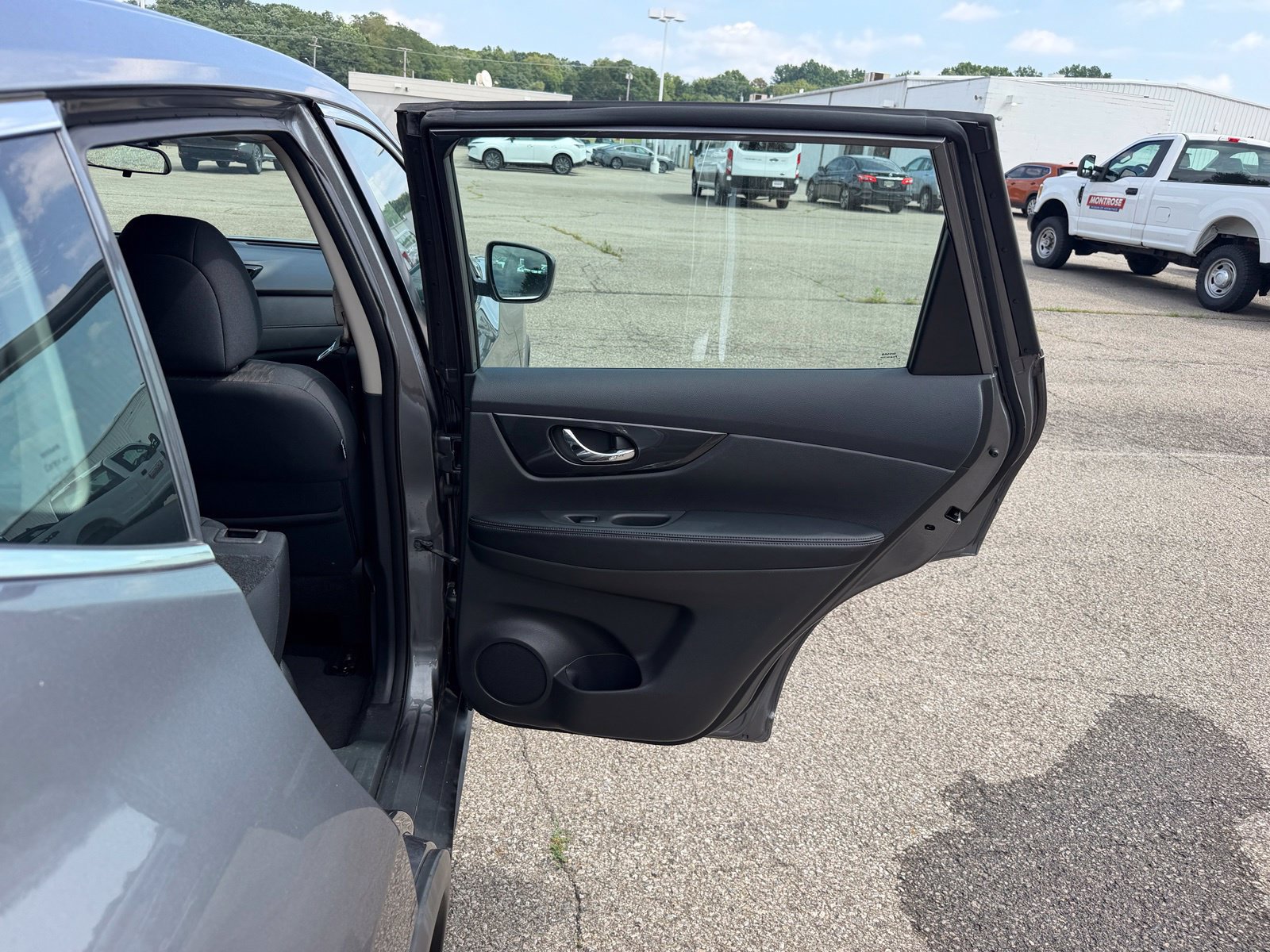 Used 2017 Nissan Rogue S AWD/4WD image 30
