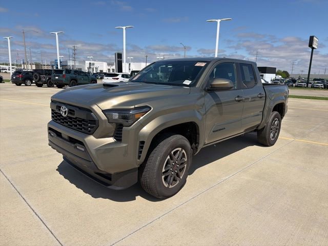 Used 2025 Toyota Tacoma TRD Sport AWD/4WD image 3