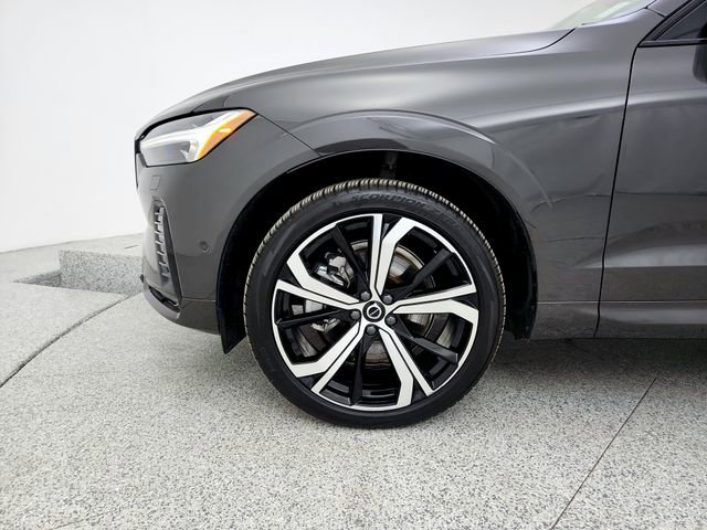 Used 2022 Volvo XC60 B6 R-Design w/ Advanced Package image 28