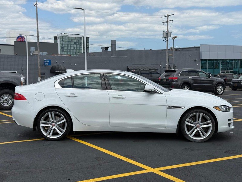 Used 2018 Jaguar XE Prestige AWD/4WD image 2