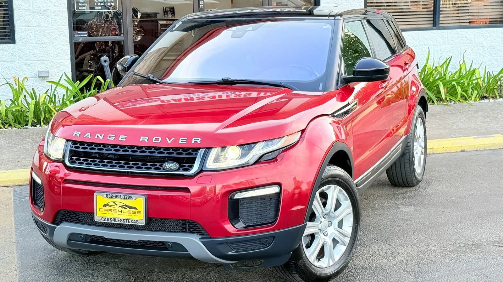 Used 2017 Land Rover Range Rover Evoque SE AWD/4WD image 3