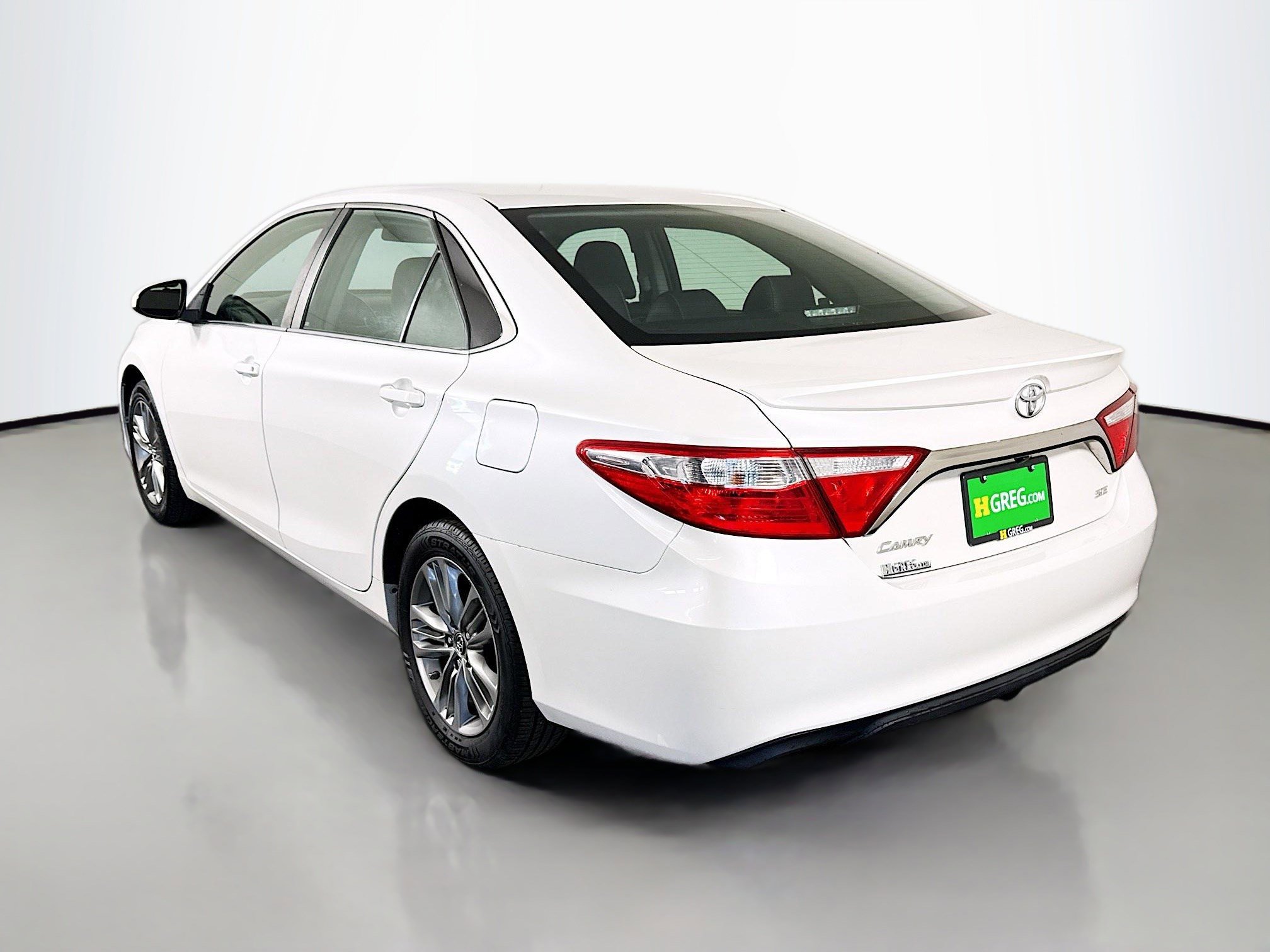 Used 2017 Toyota Camry SE w/ Moonroof Package image 7