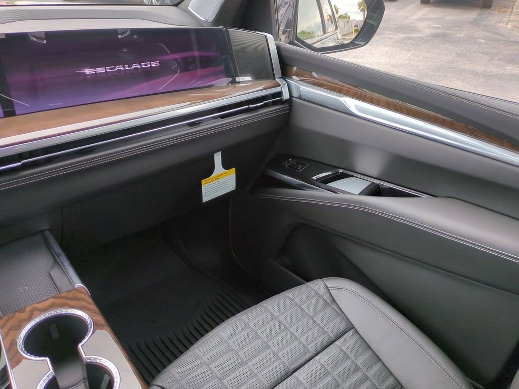 Used 2026 Cadillac Escalade Platinum Sport w/ LPO, ONYX Package image 16