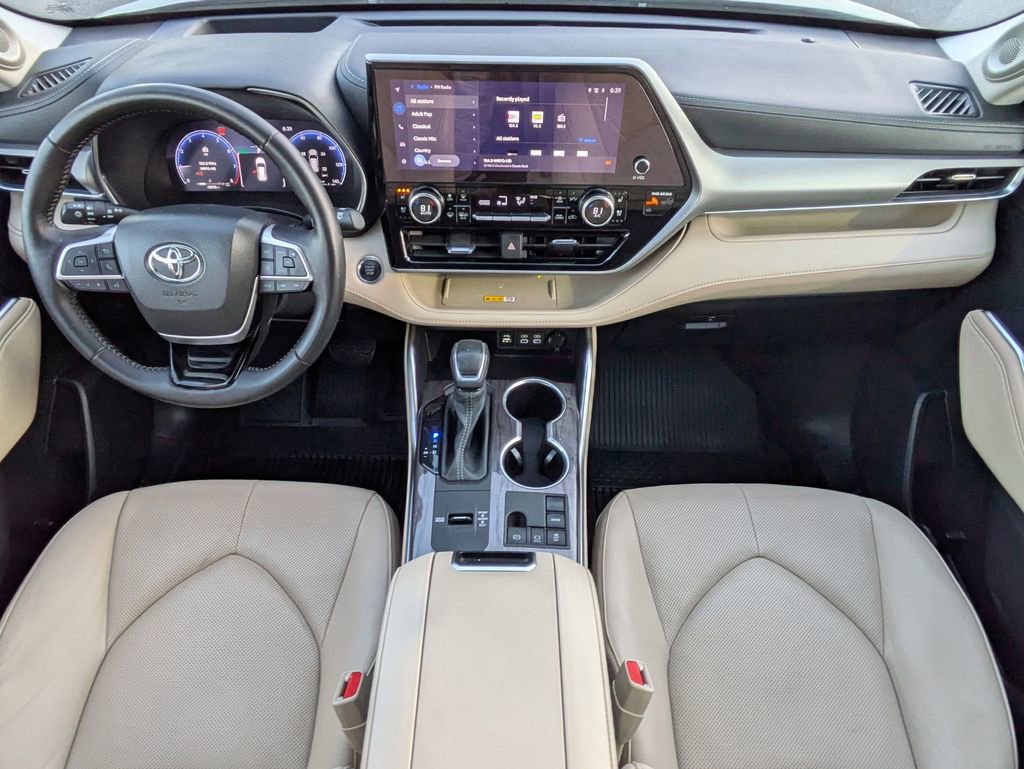 Used 2024 Toyota Highlander Platinum image 16
