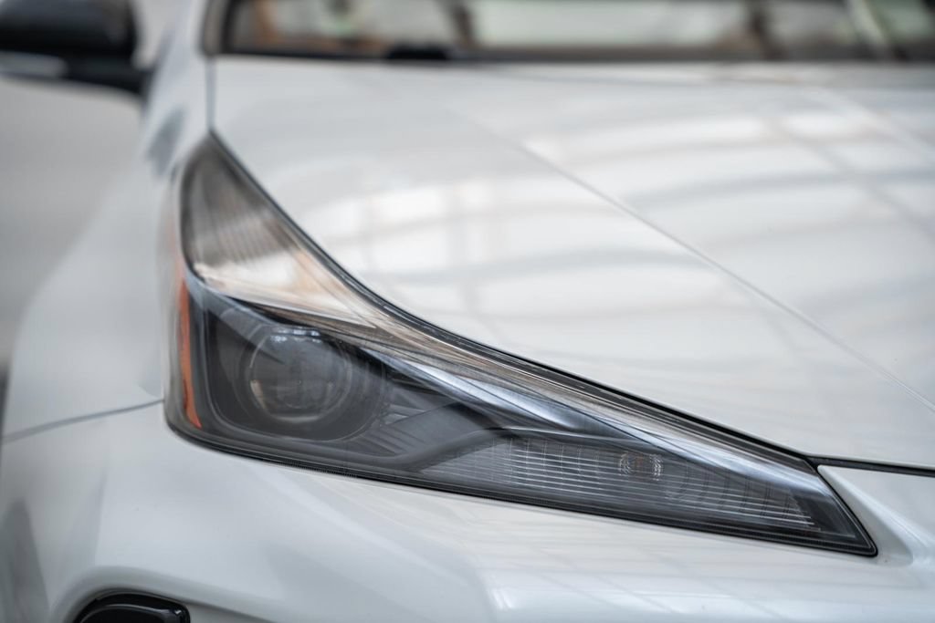 Certified 2021 Toyota Prius FWD image 13