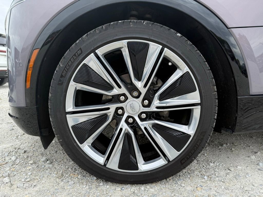 Certified 2025 Cadillac Lyriq Luxury w/ LPO, Floor Liner Package AWD/4WD image 14