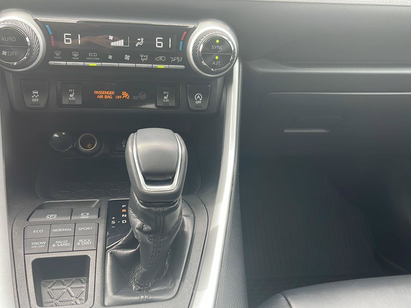 Used 2020 Toyota RAV4 XLE Premium AWD/4WD image 29