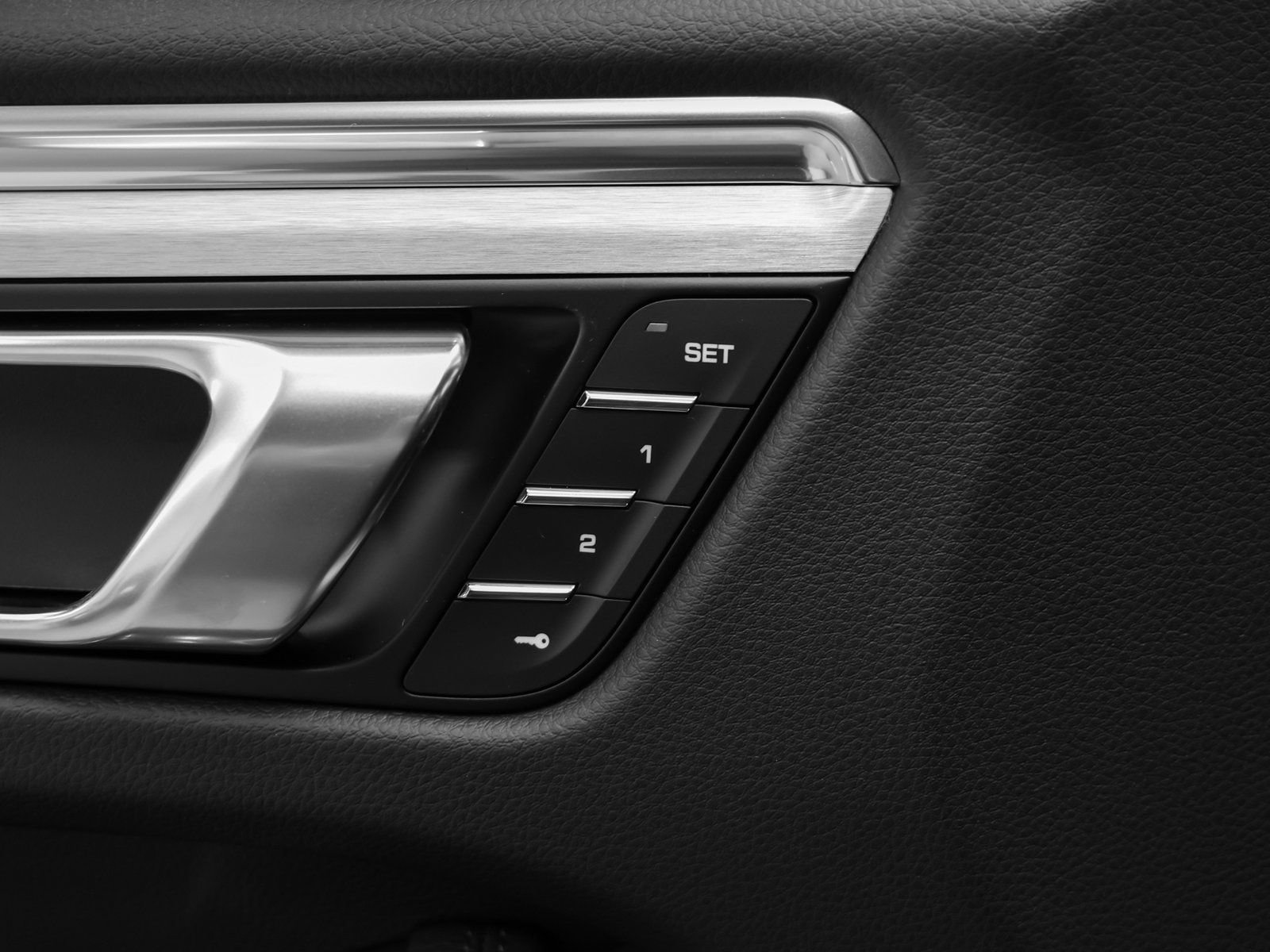 Certified 2026 Porsche Macan image 31