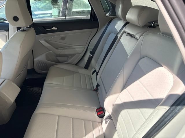 Certified 2024 Volkswagen Jetta SE w/ Panoramic Sunroof Package FWD image 8