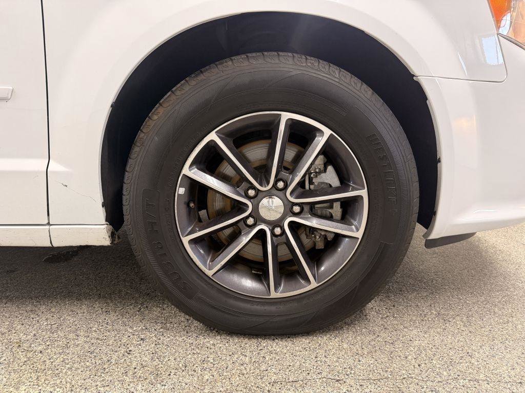 Used 2017 Dodge Grand Caravan SXT image 43