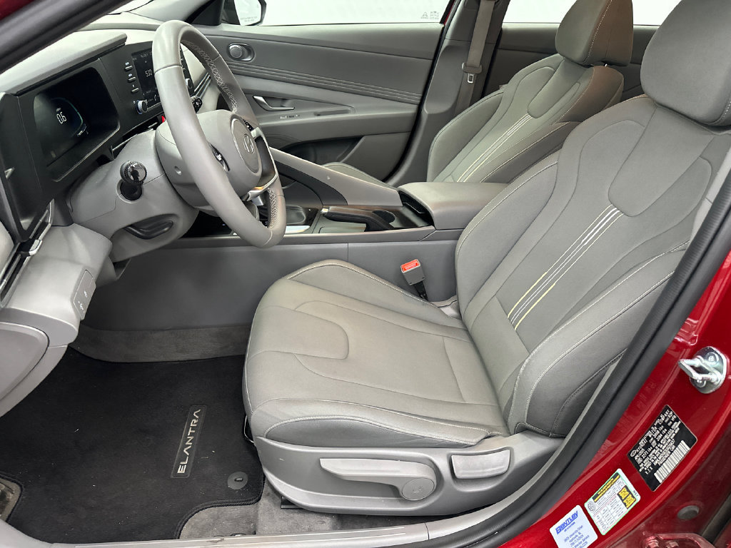 Used 2025 Hyundai Elantra Sport w/ Cargo Package FWD image 9