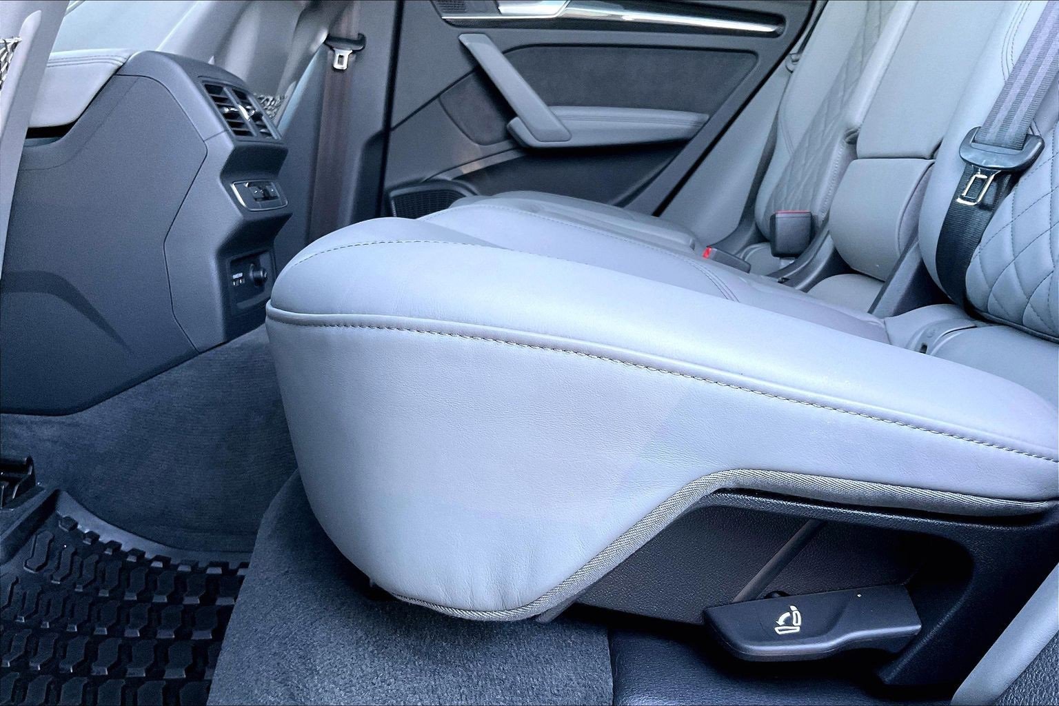 Used 2021 Audi SQ5 Premium Plus w/ Premium Plus Package image 18