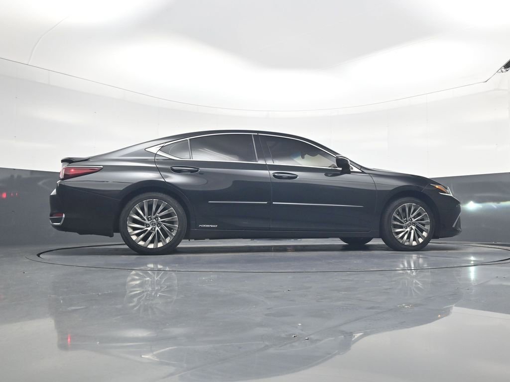 Used 2022 Lexus ES 300h 300h Luxury w/ Accessory Package image 24