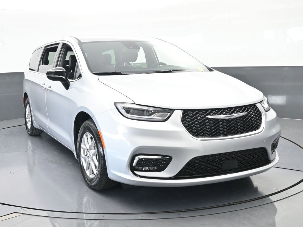 New 2026 Chrysler Pacifica Select image 9