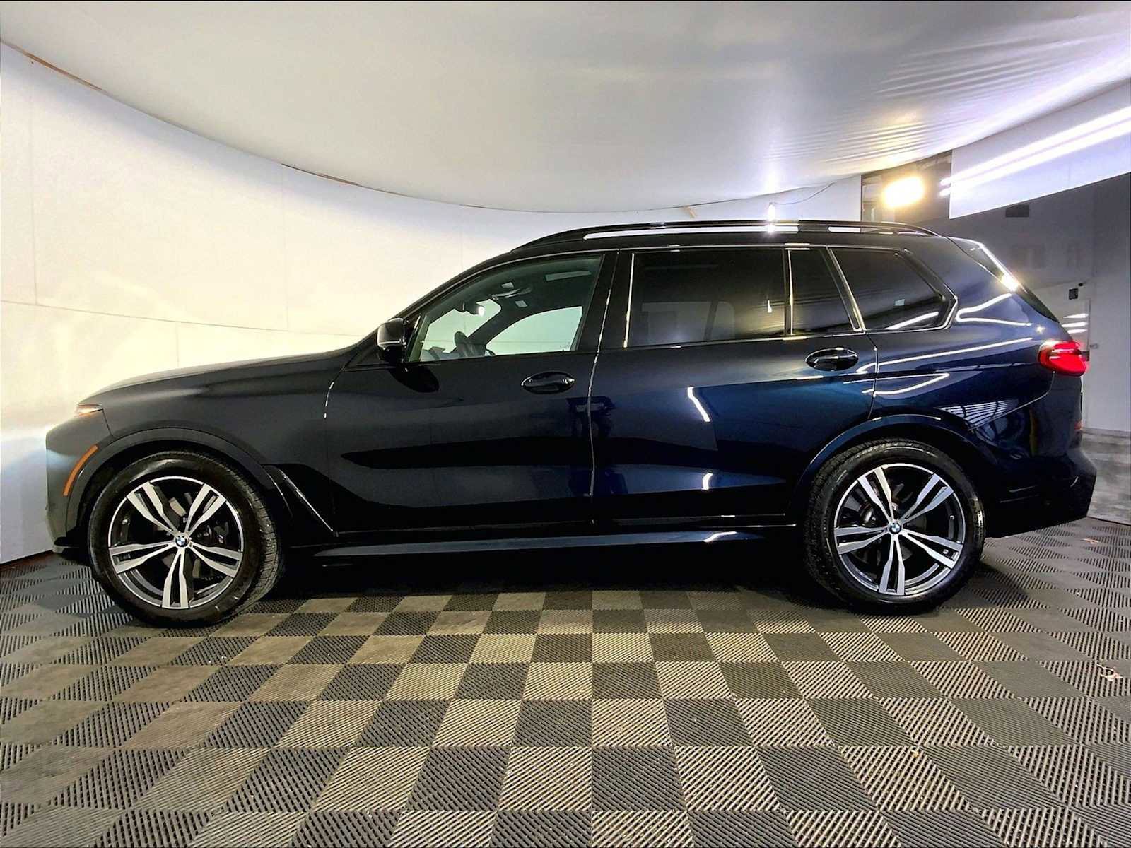 Used 2024 BMW X7 M60i w/ Executive Package image 2