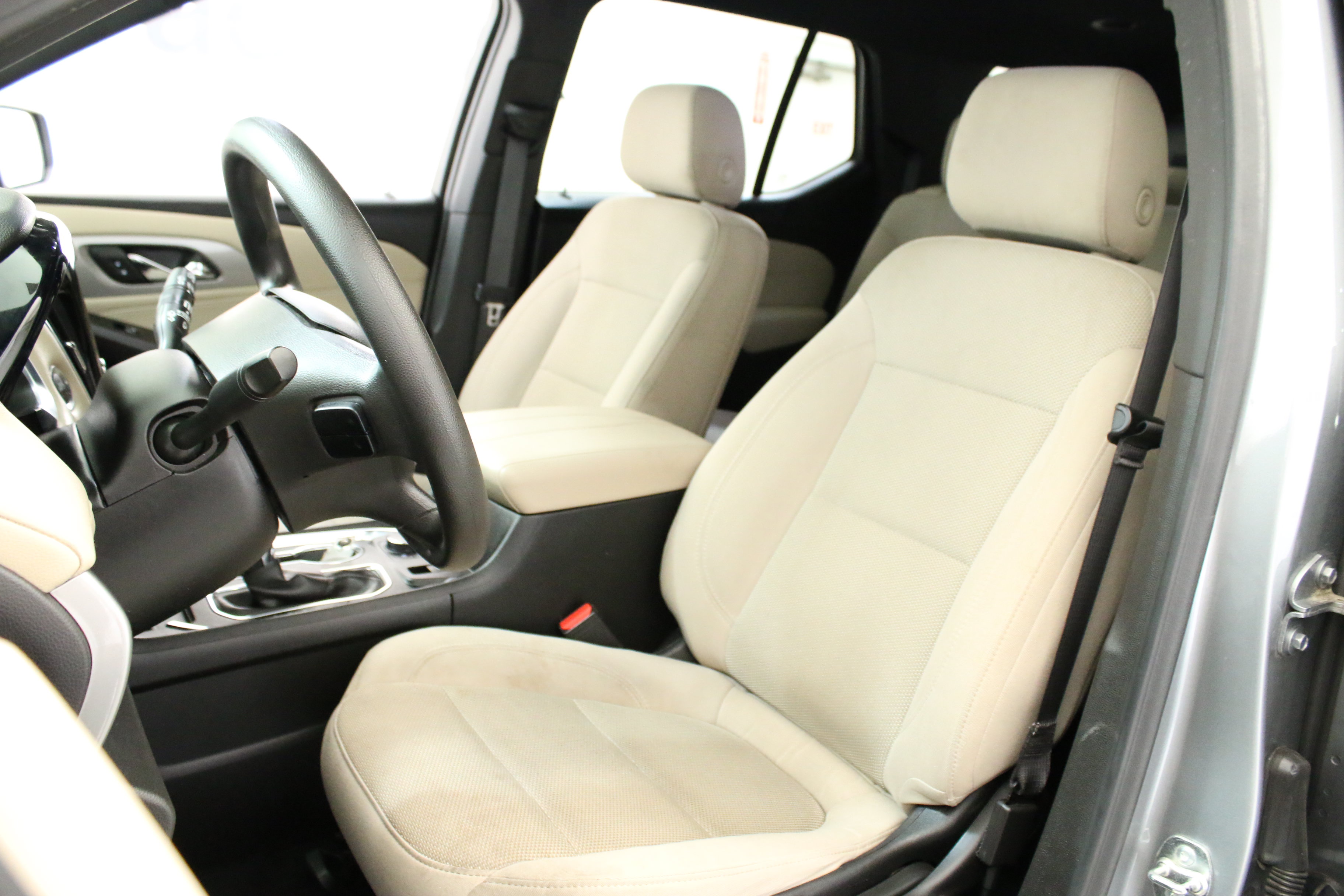 Used 2023 Chevrolet Traverse LS FWD image 25