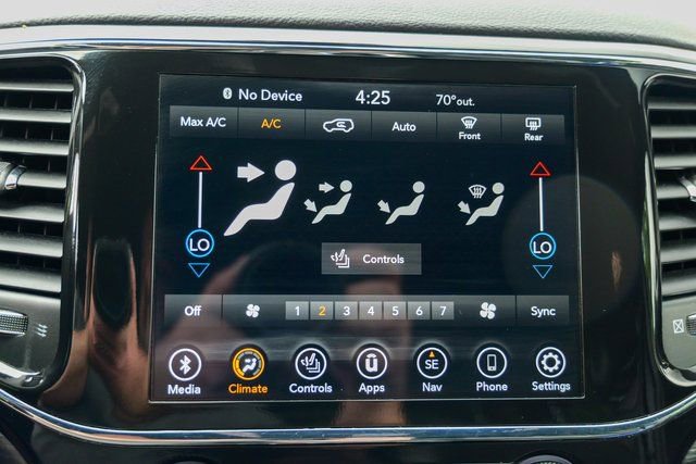 Used 2022 Jeep Grand Cherokee Laredo X image 48