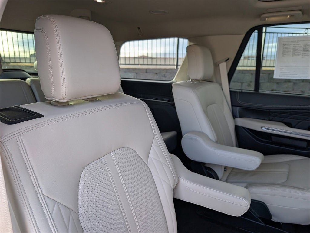 Used 2024 Ford Expedition Platinum image 20