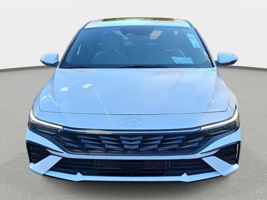 Used 2025 Hyundai Elantra Limited FWD image 2