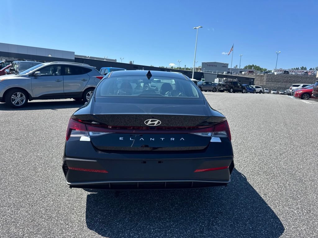 New 2026 Hyundai Elantra SE FWD image 6