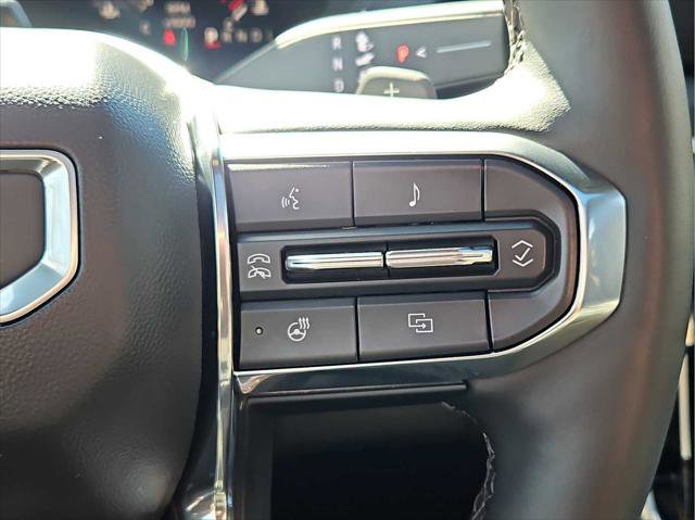 Used 2025 GMC Yukon XL Denali w/ Denali Reserve Package AWD/4WD image 23