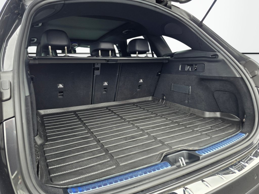 Used 2025 Mercedes-Benz GLC 300 4MATIC image 21