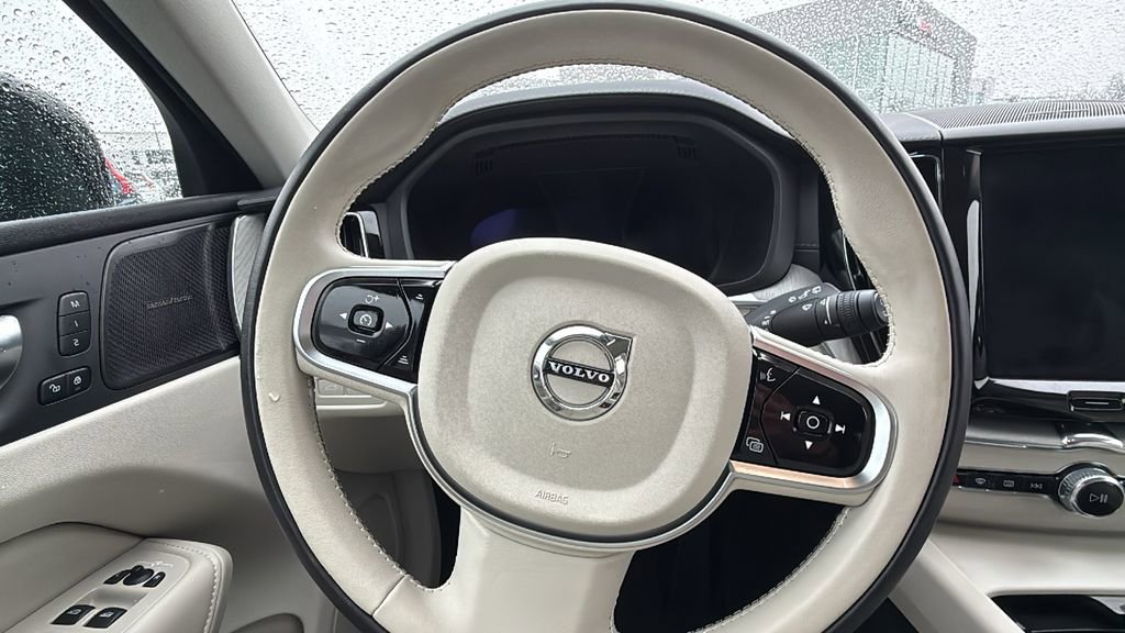 Certified 2024 Volvo XC60 T8 Ultimate w/ Climate Package image 9