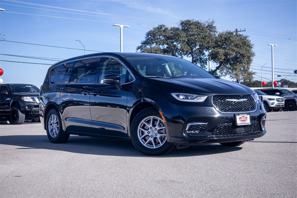 Used 2024 Chrysler Pacifica Touring-L