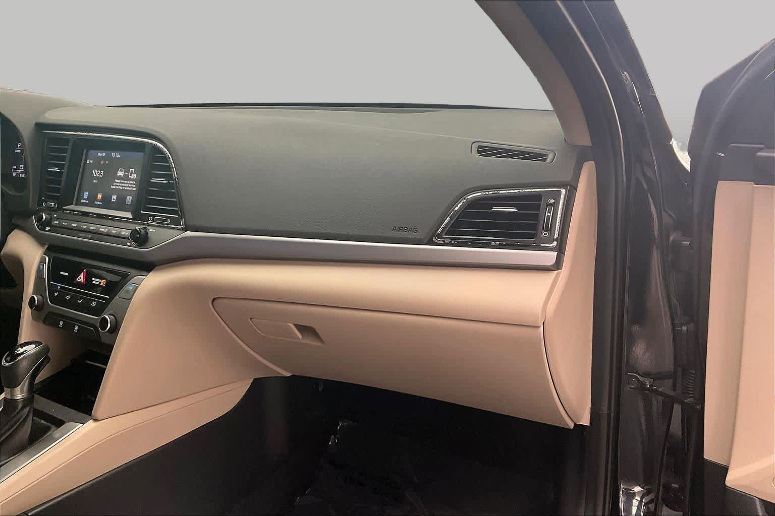Used 2017 Hyundai Elantra SE FWD image 19