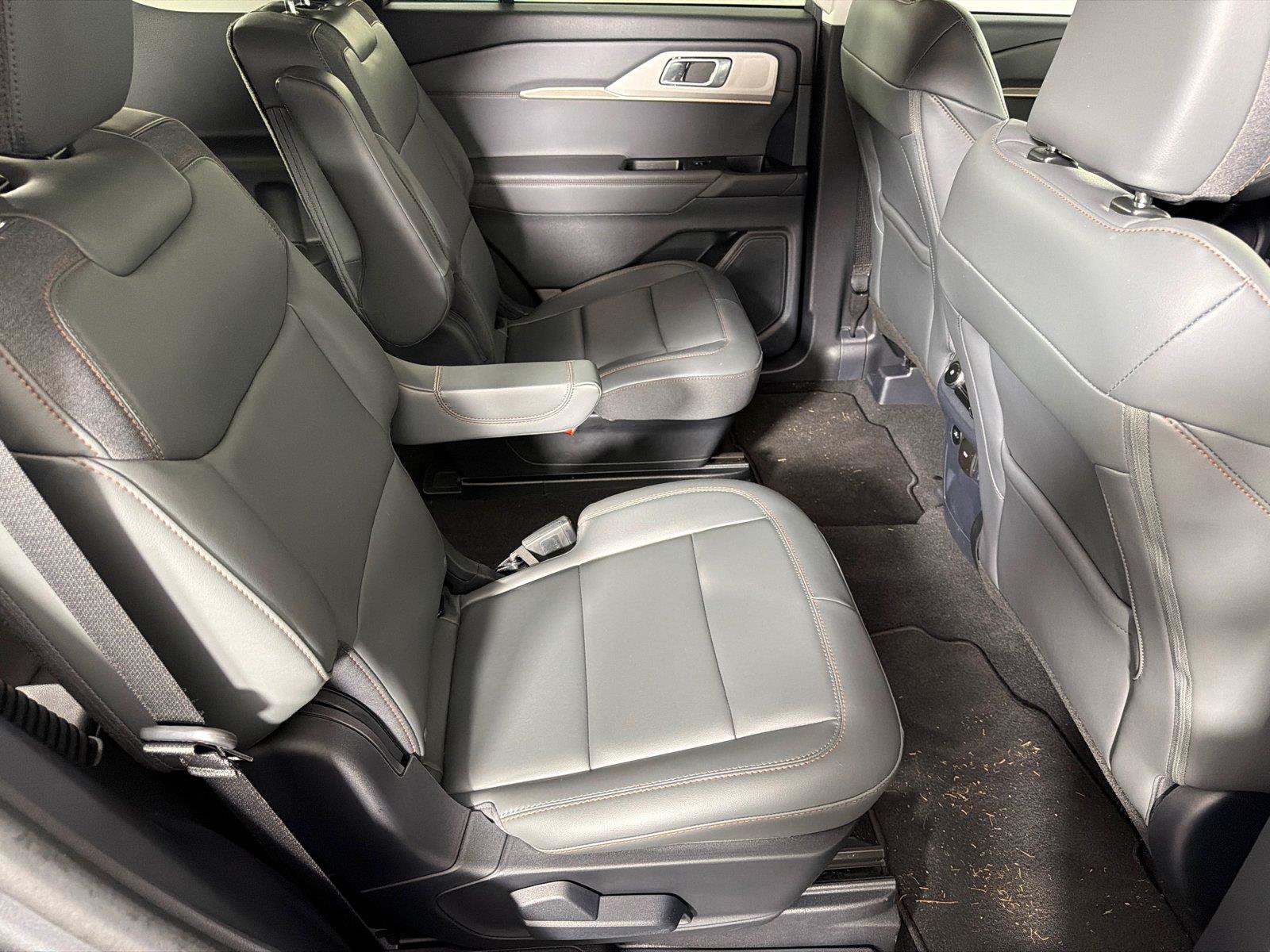 Used 2025 Ford Explorer Active w/ Active Comfort Package RWD image 15