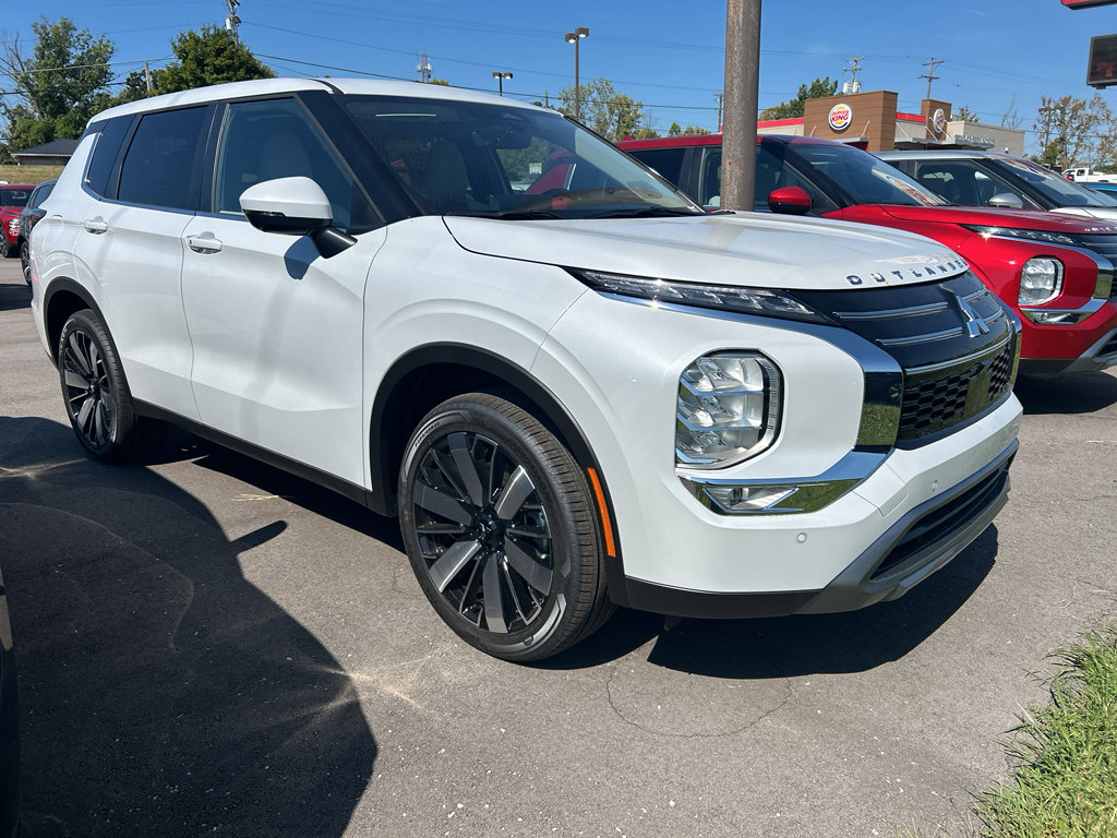 New 2025 Mitsubishi Outlander SE