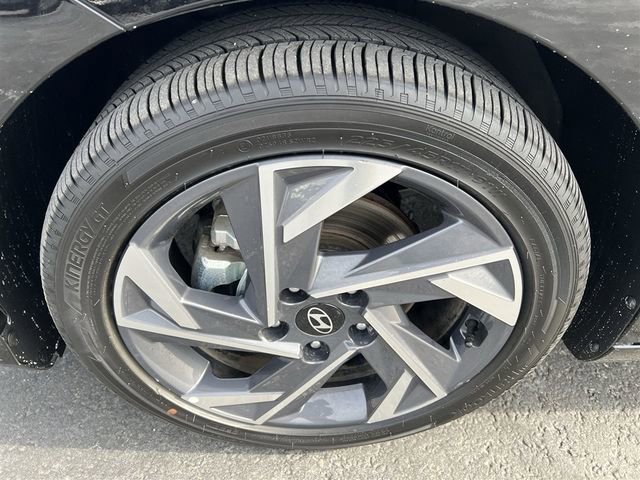 Used 2025 Hyundai Elantra SEL image 21